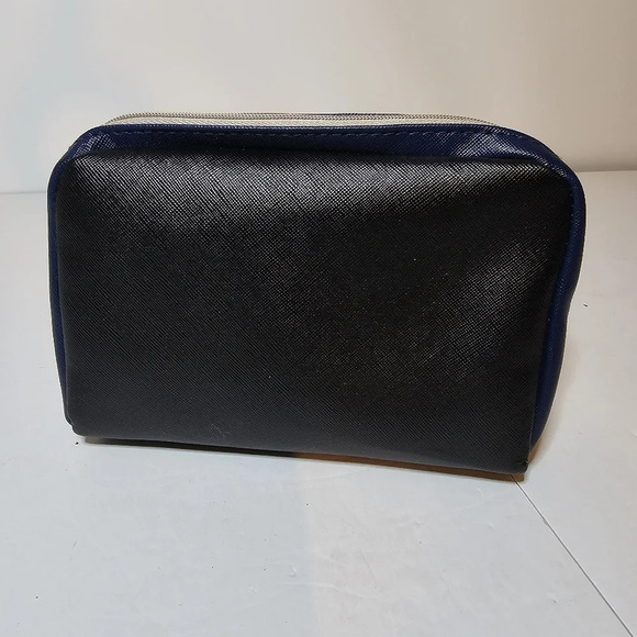 COLE HAAN AMERICAN AIRLINES ZERO GRAND toiletry bag black and blue zip - Picture 3 of 9